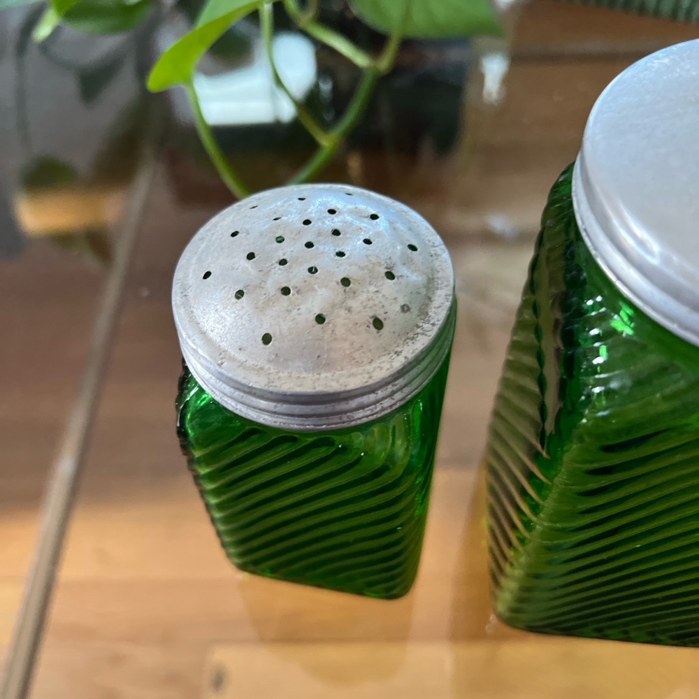 Set of Three Owen’s-Illinois Green Depression Glass Canisters - Picture 3 of 8